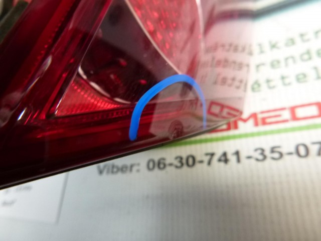 Alfa Romeo 159 bal hátsó belső lámpa, a képen látható sérüléssel