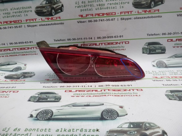 Alfa Romeo 159 bal hátsó belső lámpa, a képen látható sérüléssel