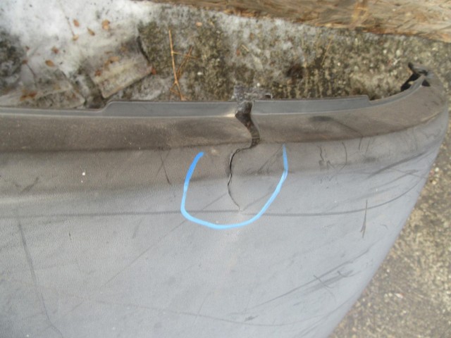 15635 Fiat Doblo 2005-2009 első lökhárító, a képen látható sérüléssel 735417815