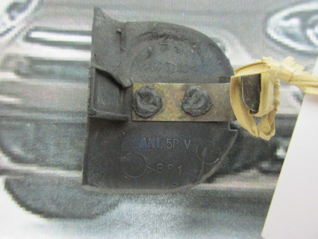 Fiat Punto II. 5 ajtós, 735272977 számú, első vonószem takaró, szürke