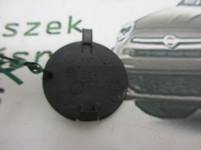 Fiat Grande Punto 735417226 hátsó vonószem takaró, matt fekete, használt