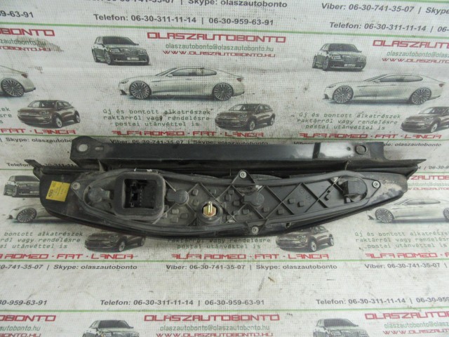 Fiat Doblo I. bal hátsó lámpa a képen látható sérüléssel 40610999