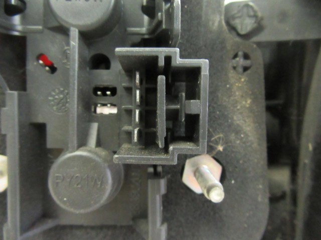 Fiat Stilo kombi 46758986 számú, jobb hátsó külső lámpa a képen látható sérüléssel