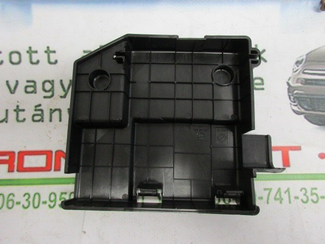 Alfa Romeo, Fiat, Lancia gyári új, akkumulátor pozitív saru fedél 46756310