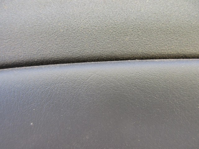 11188 Alfa Romeo Giulietta , fekete színű, bőr, jobb hátsó ajtókárpit bose