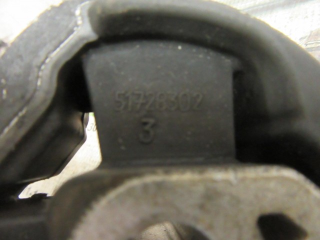 Fiat Panda II. 4x4, 51728302 számú motor tartóbak