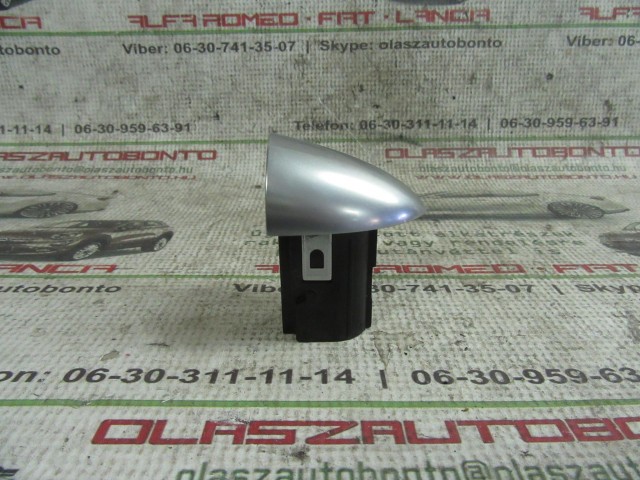 Alfa Romeo Giulietta jobb első zárbetét kupak