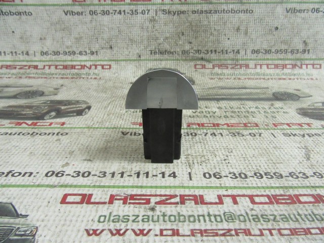 Alfa Romeo Giulietta jobb első zárbetét kupak