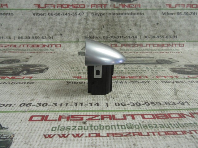 Alfa Romeo Giulietta jobb első zárbetét kupak