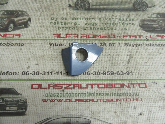 15952 Alfa Romeo 159 bal oldali zárbetét kupak