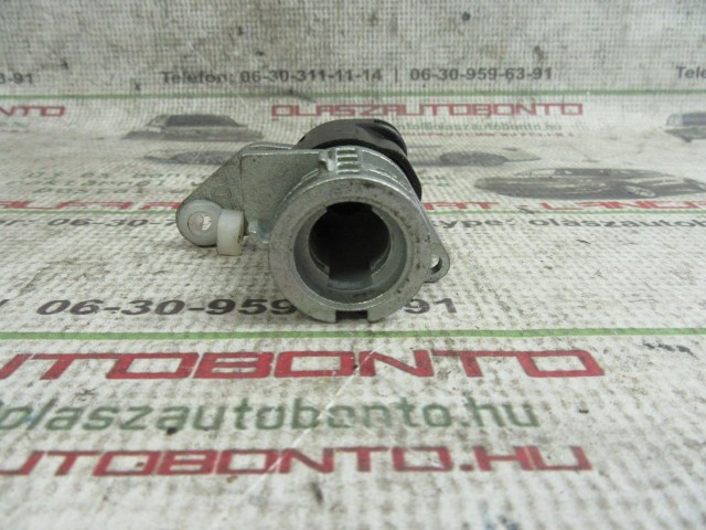 Fiat Ducato bal első zárbetét ház