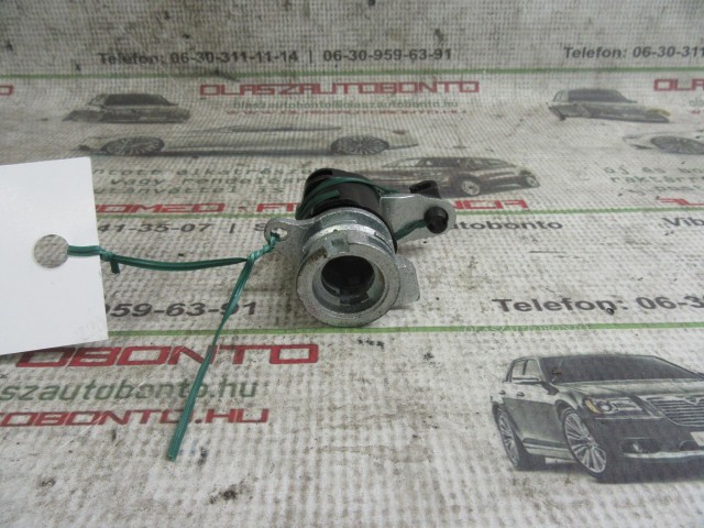 Fiat Doblo III. jobb első zárbetét ház