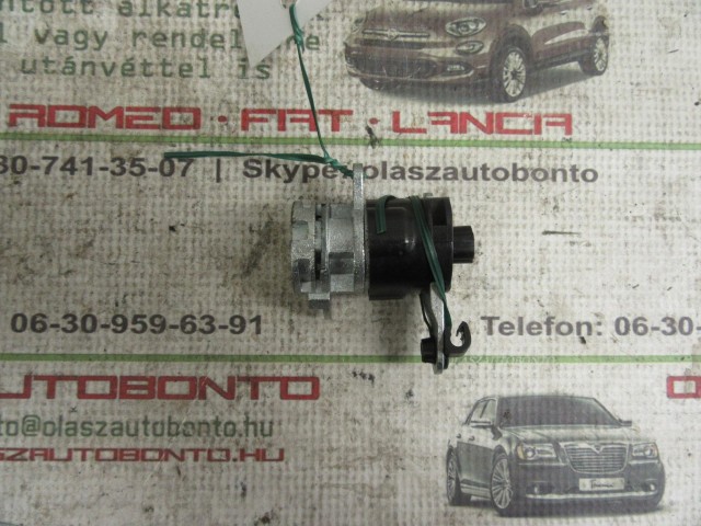 Fiat Doblo III. jobb első zárbetét ház