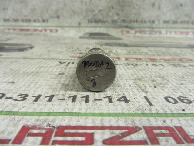 Fiat Panda II. bal első zárbetét