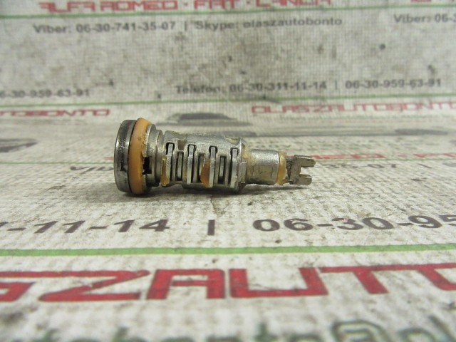 Fiat Doblo III. bal első zárbetét