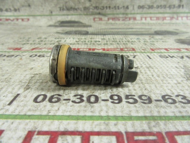 Alfa Romeo 156 bal első zárbetét