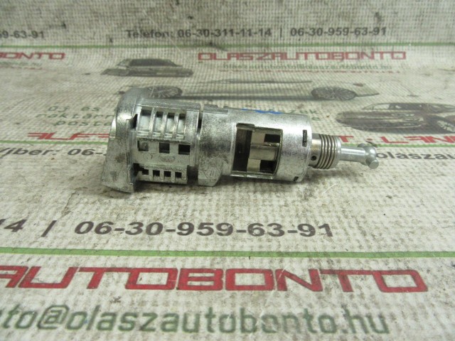 Fiat Bravo II. jobb első zárbetét ház