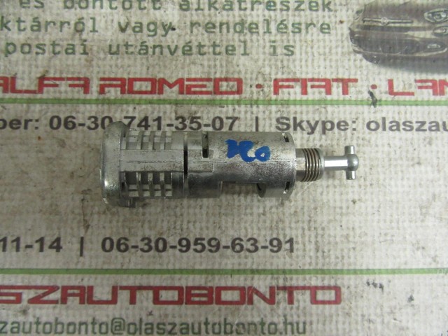 Fiat Bravo II. jobb első zárbetét ház