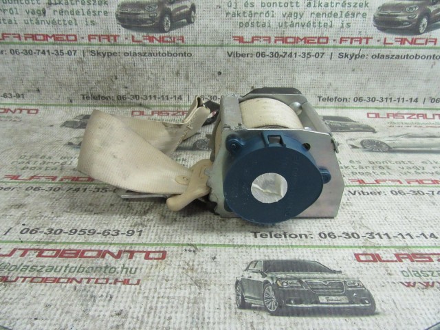 Alfa Romeo 159 bézs színű , hátsó biztonsági öv