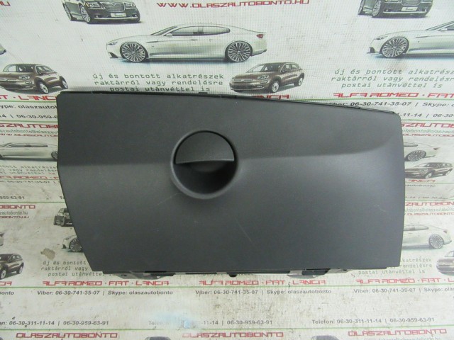 Fiat 500FL 735578449 számú kesztyűtartó ajtó