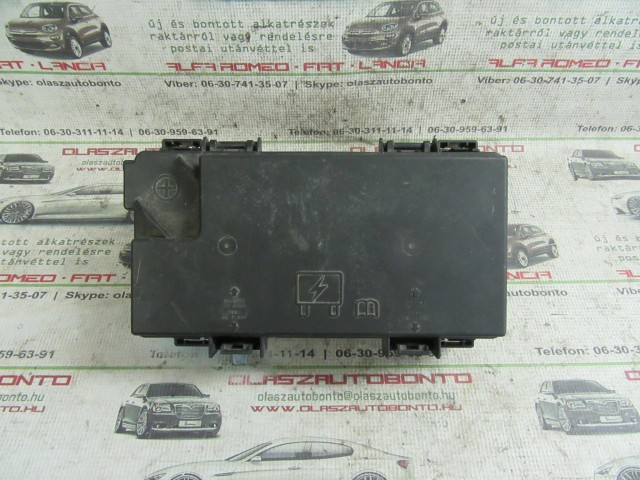 Lancia Voyager  K68105507AC számú külső biztosíték tábla