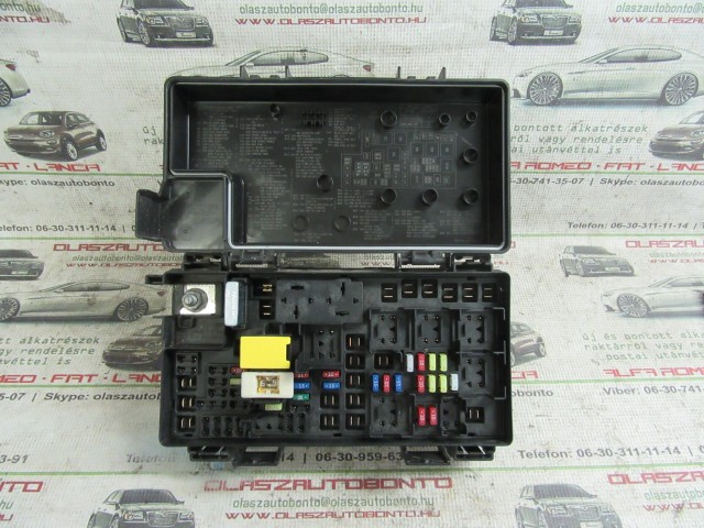 Lancia Voyager  K68105507AC számú külső biztosíték tábla