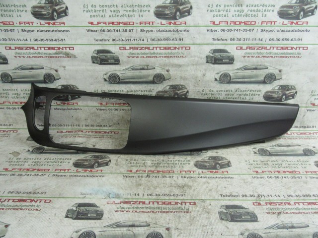 Alfa Romeo Giulietta FL 156102166 számú műszerfalpárna betét