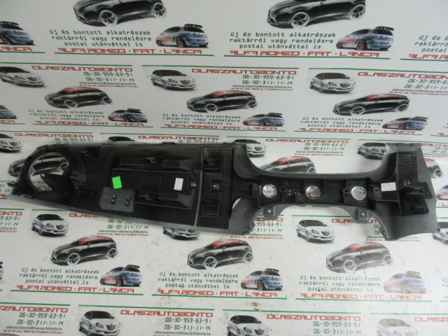 21302 Fiat 500 2007-2015 jobb oldali műszerfal betét