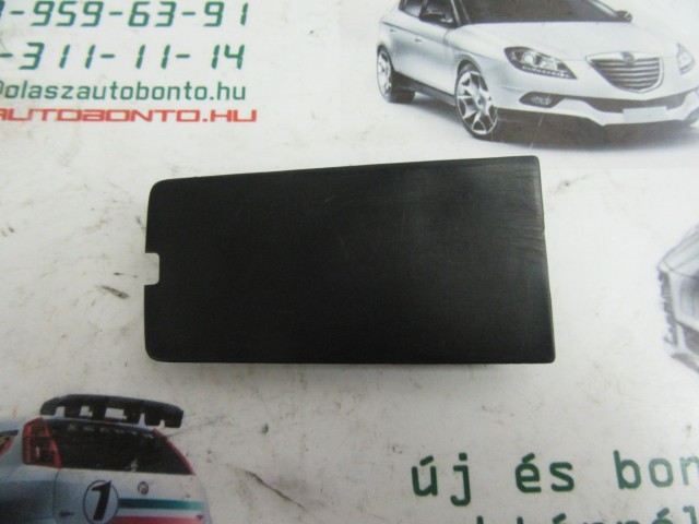 Fiat Doblo III. jobb első kárpit csavar takaró