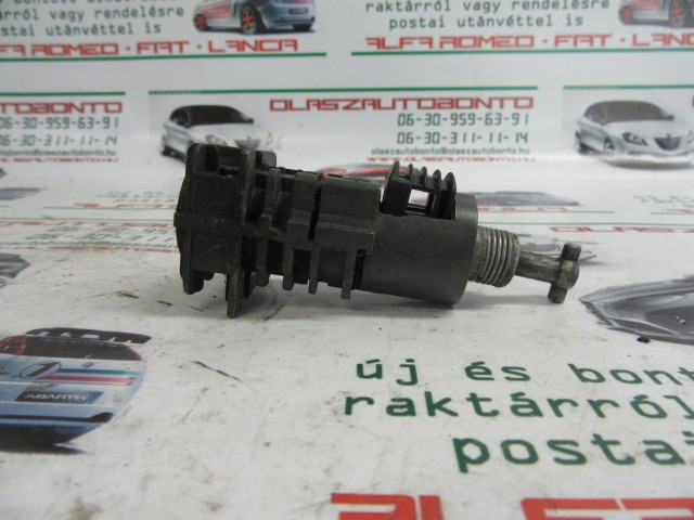 Fiat Idea bal első zárbetét ház