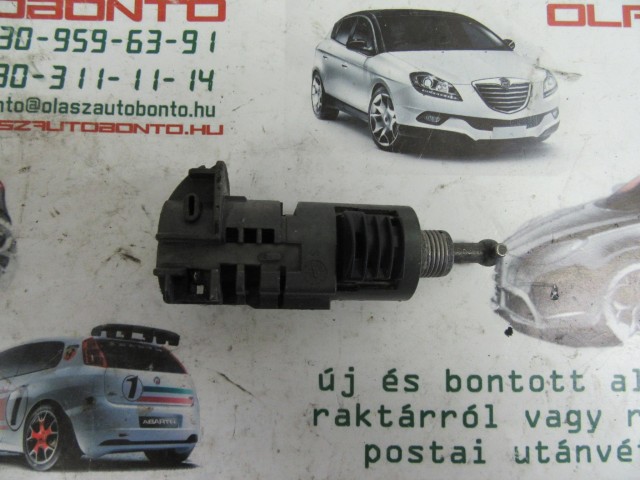 Fiat Idea bal első zárbetét ház