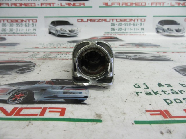 Fiat Bravo II. jobb első zárbetét ház 