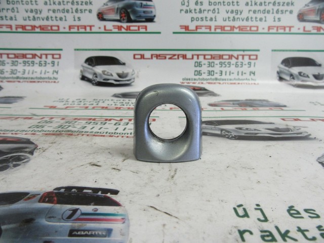 Fiat Bravo II. jobb első zárbetét kupak