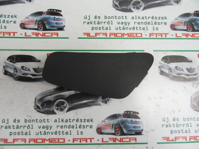 Alfa Romeo Giulietta csomagtér ajtón lévő, bal hátsó takaró műanyag