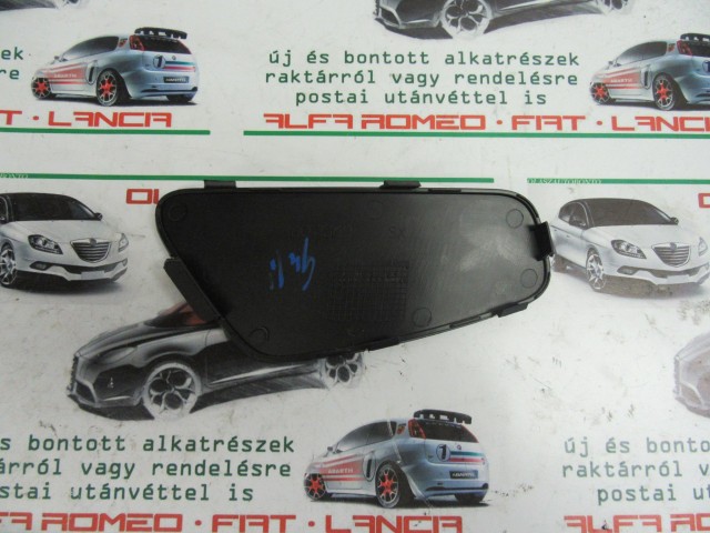 Alfa Romeo Giulietta csomagtér ajtón lévő, bal hátsó takaró műanyag
