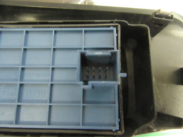 Fiat Doblo III. 735609851 számú, bal első ablakemelő kapcsoló