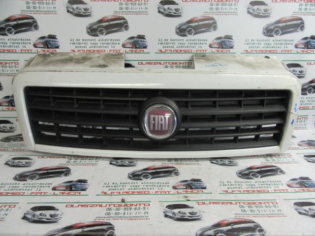 Fiat Doblo II. 735395576 számú díszrács a képen látható sérüléssel