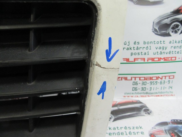 Fiat Doblo II. 735395576 számú díszrács a képen látható sérüléssel