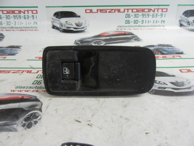Alfa Romeo Mito jobb első ablakemelő kapcsoló