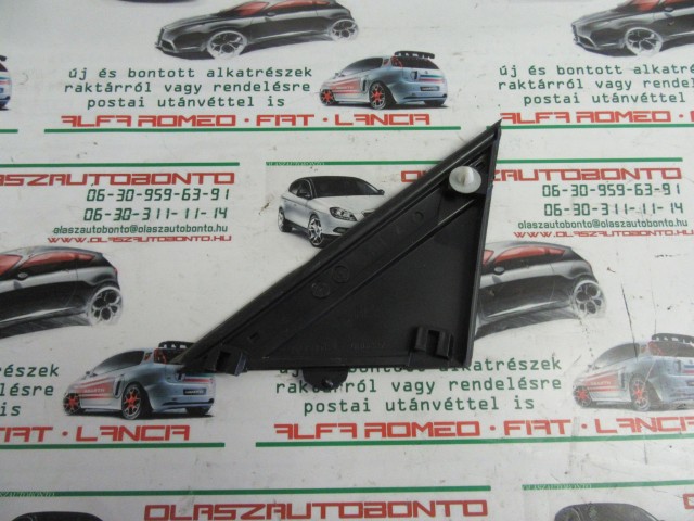 Fiat 500 735426886 számú, jobb első sárvédő háromszög