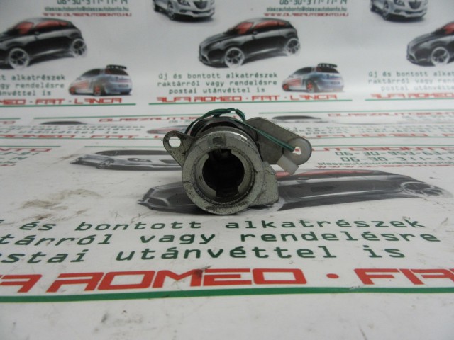 Fiat Grande Punto jobb első zárbetét ház 5 ajtós