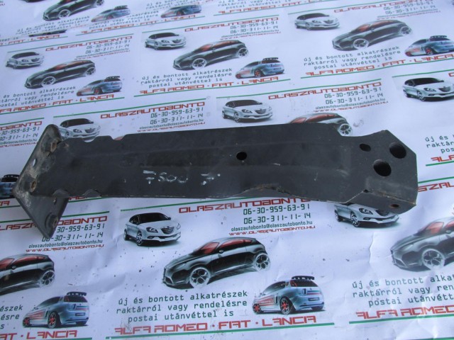 Fiat 500 jobb alsó kitámasztó