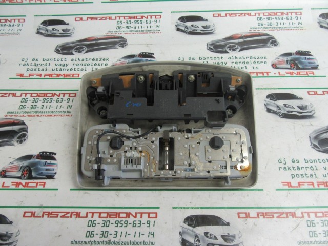 Fiat Croma 735366088 számú első belső világítás