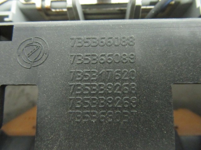 Fiat Croma 735366088 számú első belső világítás
