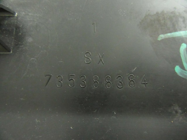 Fiat Doblo II. 735388384 számú, bal hátsó díszcsík