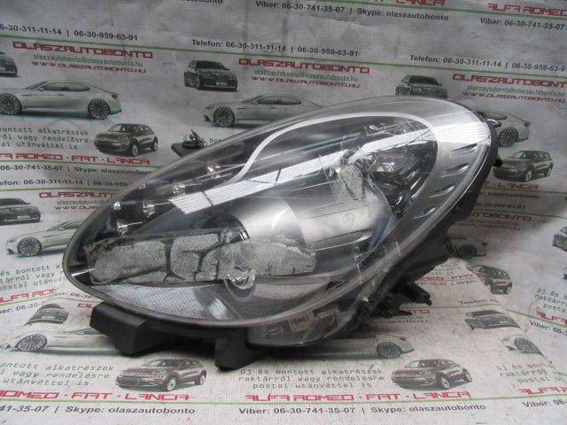 Alfa Romeo Giulietta 50520224 számú, bal első ,xenon lámpa a képen látható sérüléssel