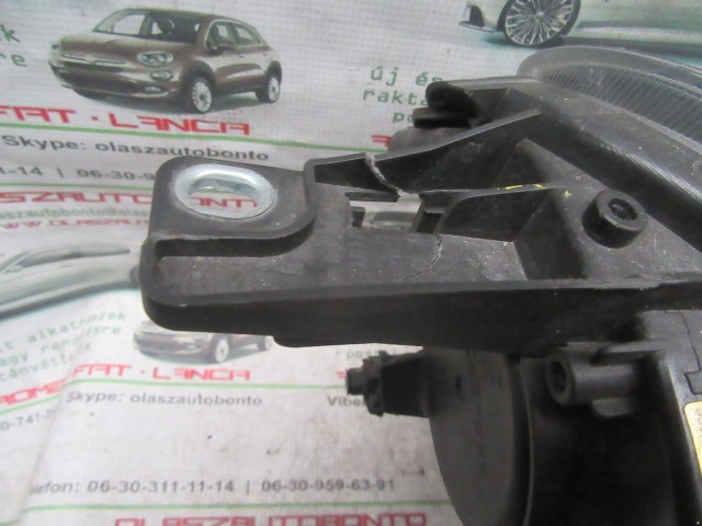 Alfa Romeo Giulietta 50520224 számú, bal első ,xenon lámpa a képen látható sérüléssel