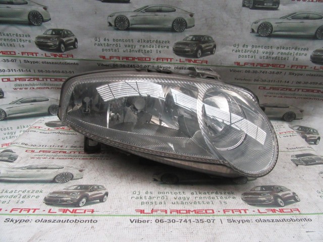 Alfa Romeo 147 465565650 számú, jobb első lámpa a képen látható sérüléssel