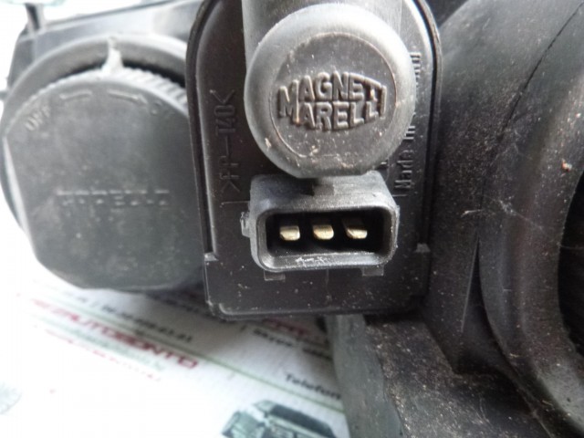 Alfa Romeo 156FL jobb első lámpa a képen látható sérüléssel