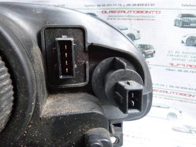 Alfa Romeo 156FL jobb első lámpa a képen látható sérüléssel
